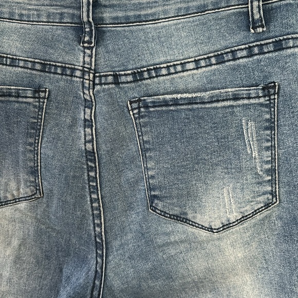 ✨2/$30✨Distressed Jeans - Picture 5 of 5